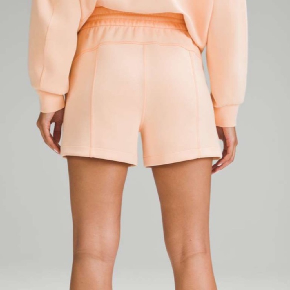 2024 Lululemon Softstreme High-Rise Short 4"
Peach Bellini
